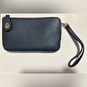 Unknown Designer Wristlet; NWOT; Clutch that covers to over shoulder bag